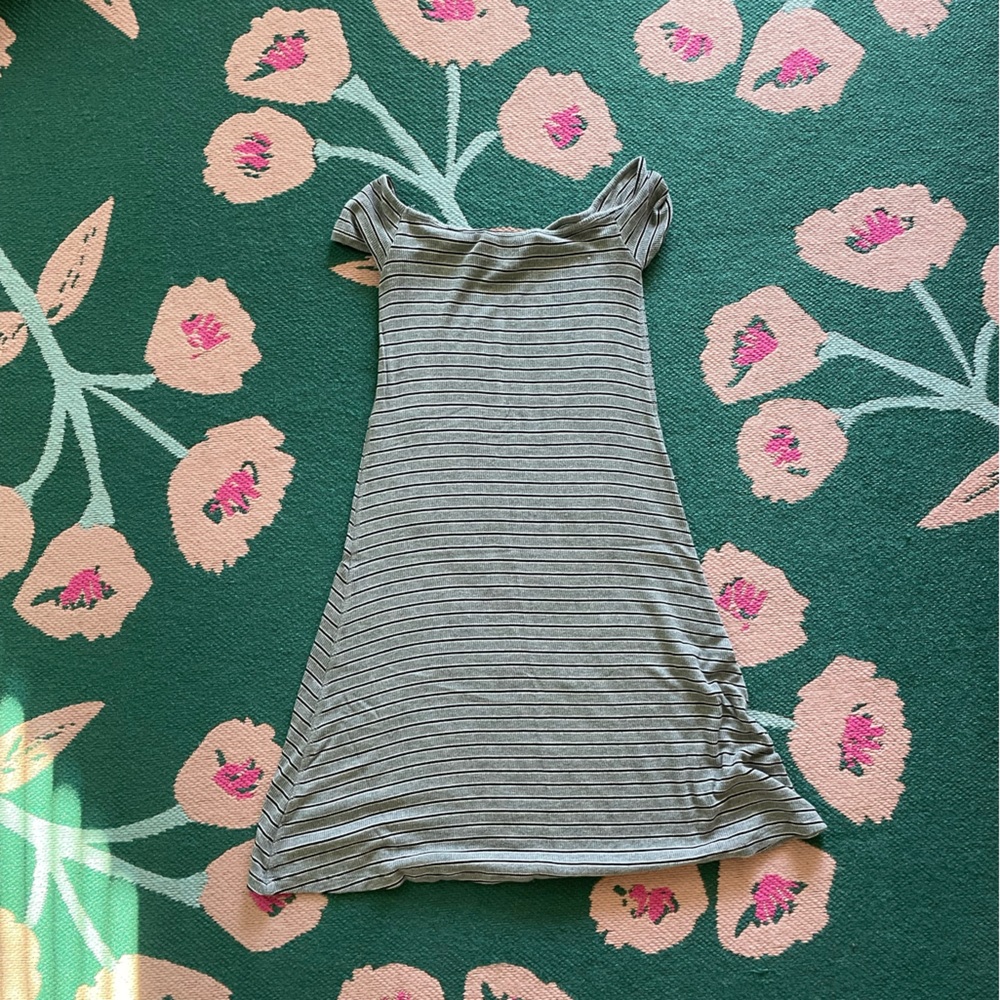 Casual off shoulder dress